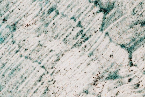 Abstract image representing airflow and breathing patterns.